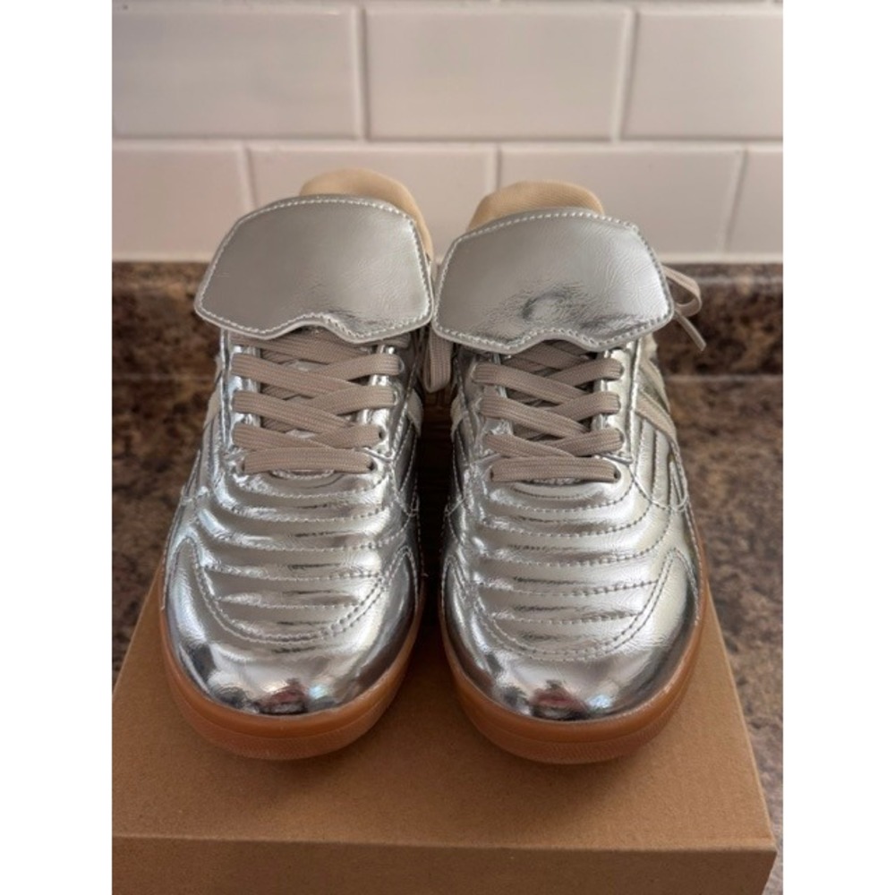 Steve Madden Field Silver Metallic Fold Over Tongue Sneakers Gum Sole Low Top - Picture 4 of 13